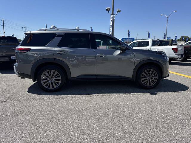 Used 2023 Nissan Pathfinder SL w/ SL Premium Package FWD image 4