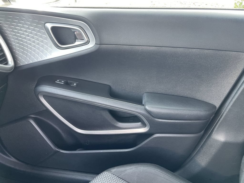 Used 2022 Kia Soul LX FWD image 19