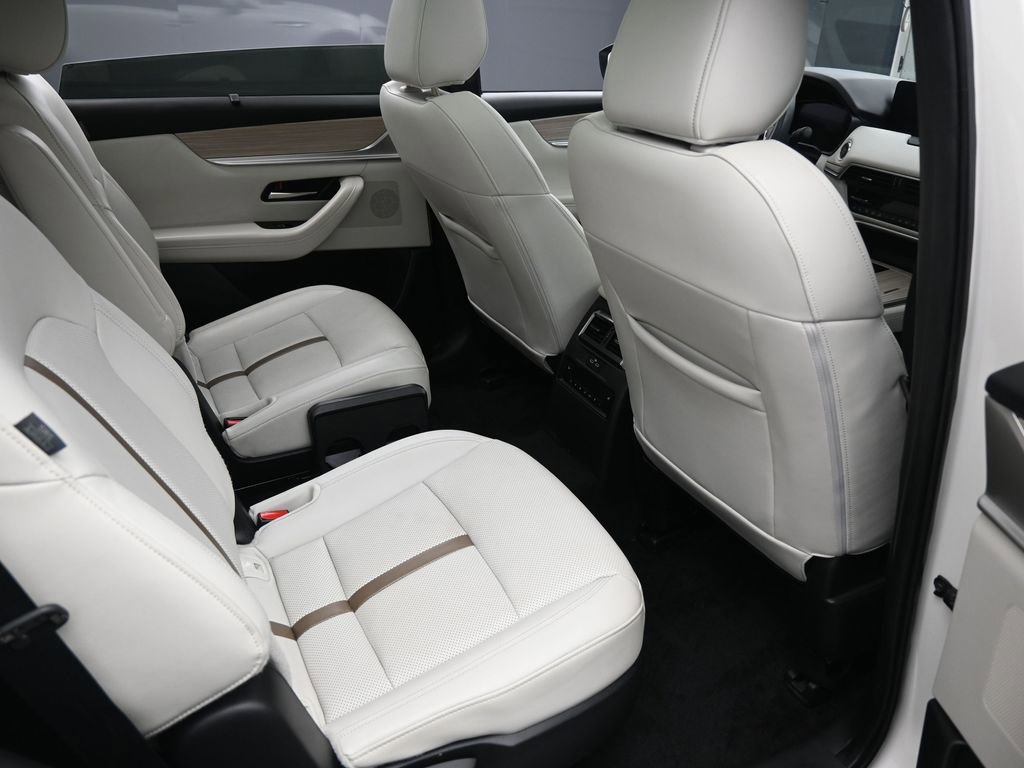 Used 2024 MAZDA CX-90 Plug-In Hybrid w/ Premium Plus image 31