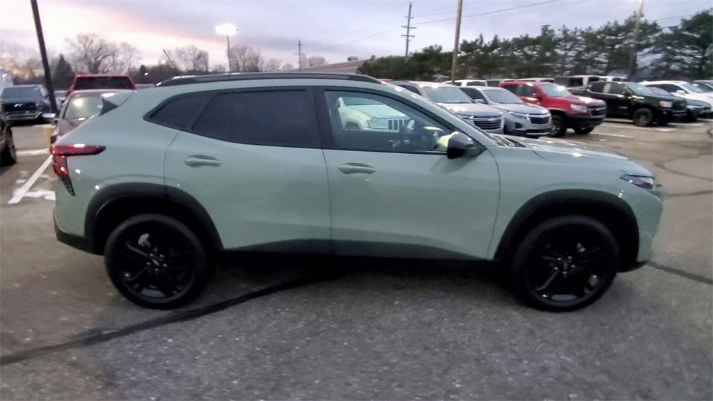 Used 2025 Chevrolet Trax ACTIV w/ Driver Confidence Package image 9