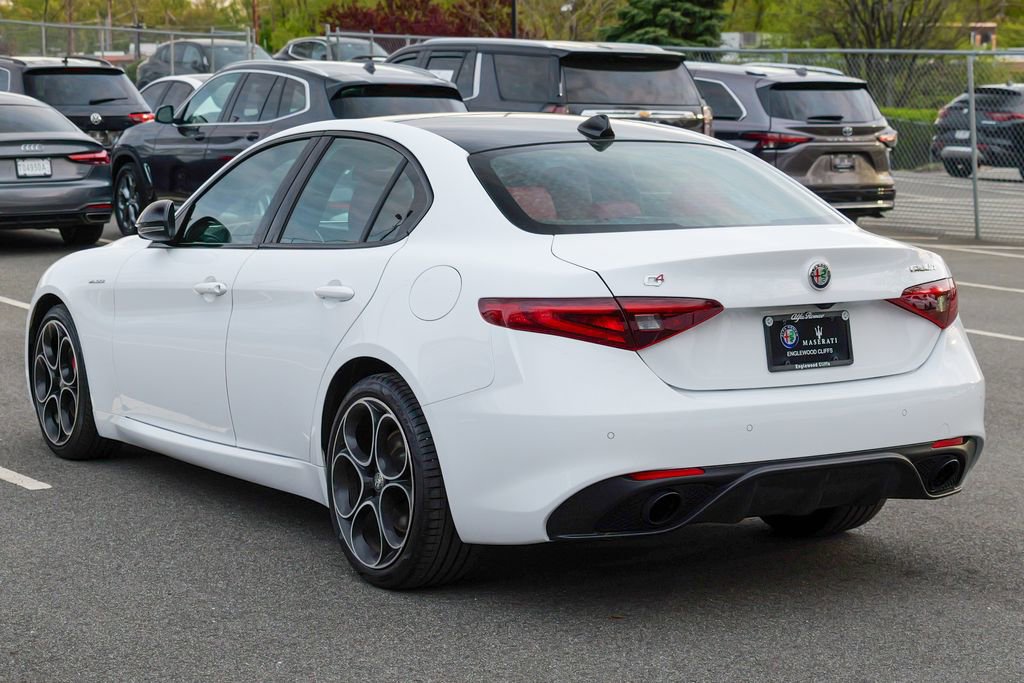 Used 2023 Alfa Romeo Giulia Veloce AWD/4WD image 6