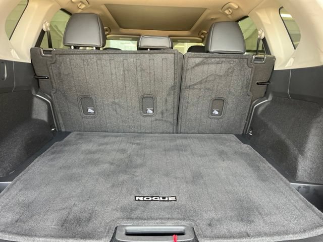 Certified 2025 Nissan Rogue SV w/ SV Premium Package FWD image 18