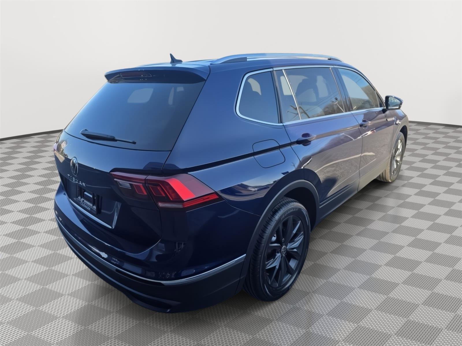 Used 2024 Volkswagen Tiguan SE image 5
