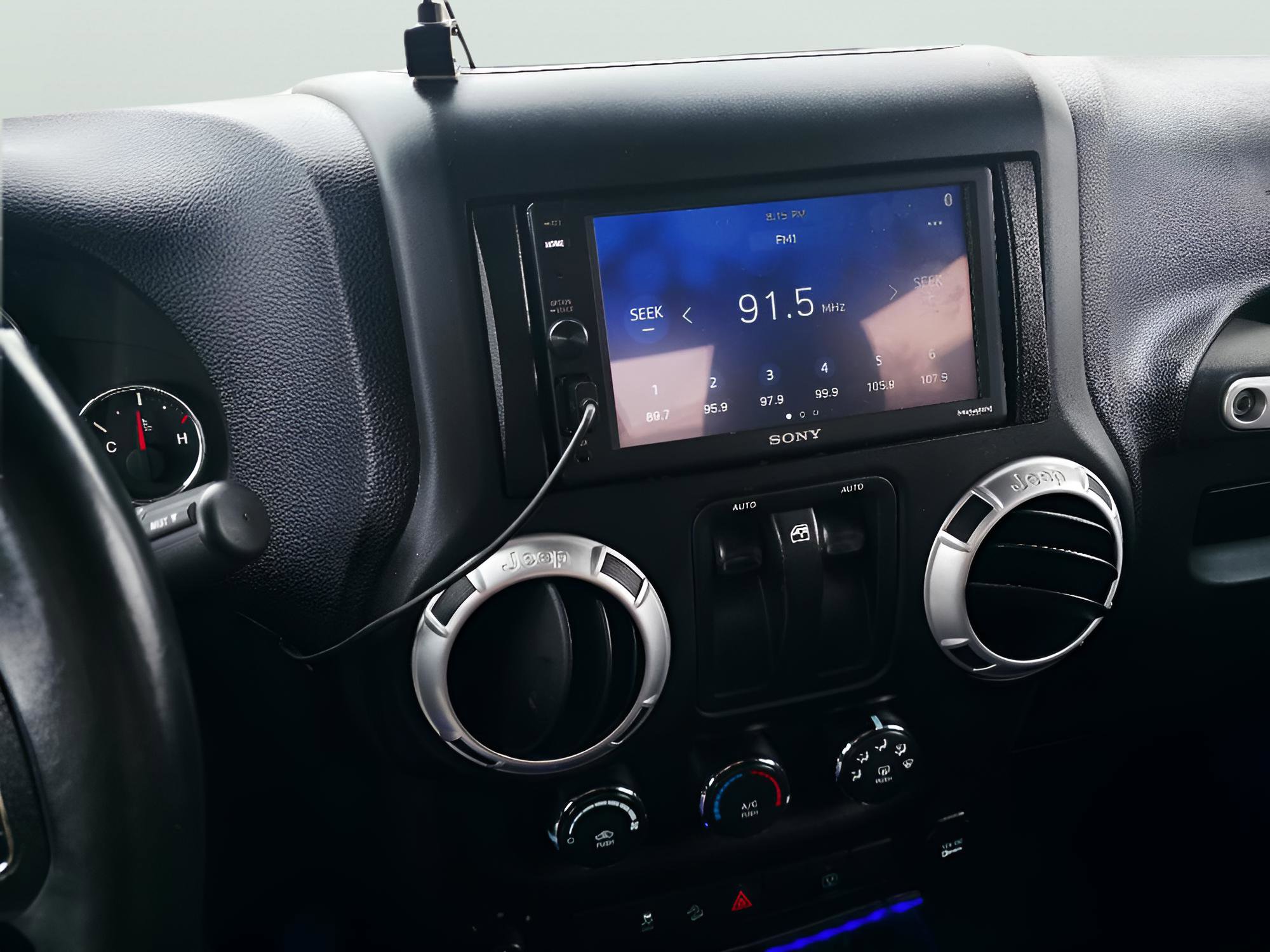 Used 2014 Jeep Wrangler Rubicon w/ Power Convenience Group image 25