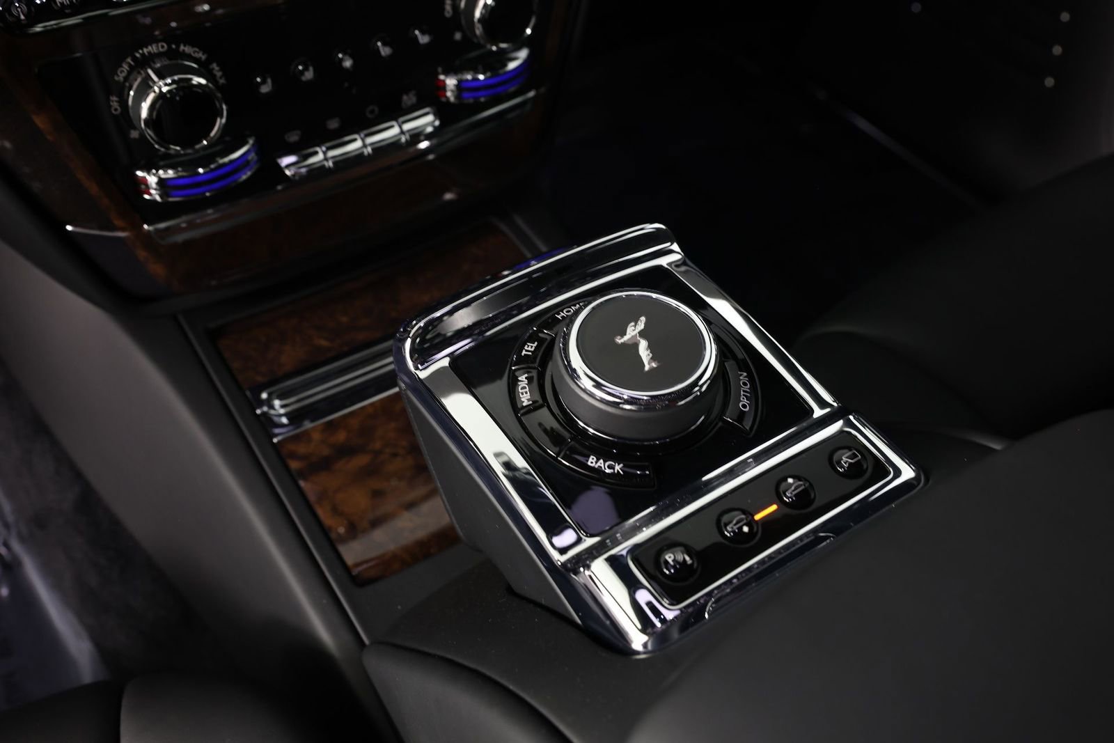New 2026 Rolls-Royce Phantom Sedan RWD image 18
