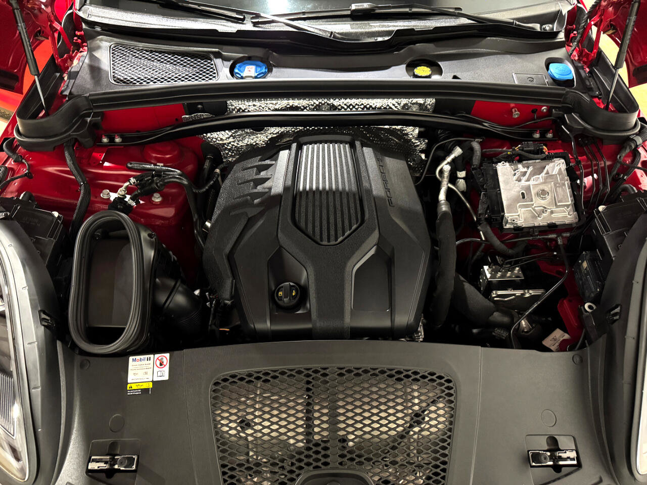 Used 2023 Porsche Macan image 46