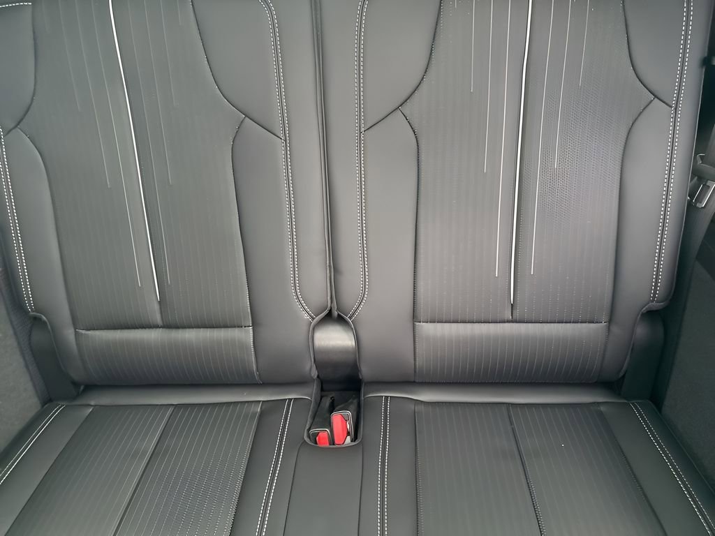 New 2026 Cadillac Vistiq Sport w/ LPO, Floor Liner Package image 39