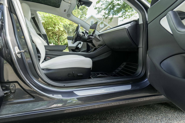 Used 2018 Tesla Model 3 Long Range AWD/4WD image 32