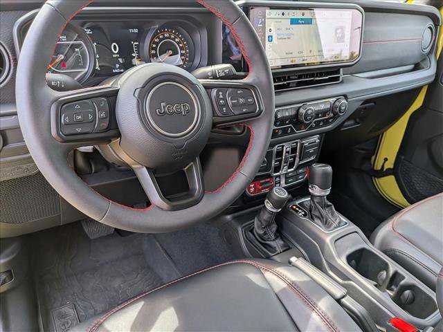 Used 2024 Jeep Gladiator Rubicon w/ Technology Group AWD/4WD image 10