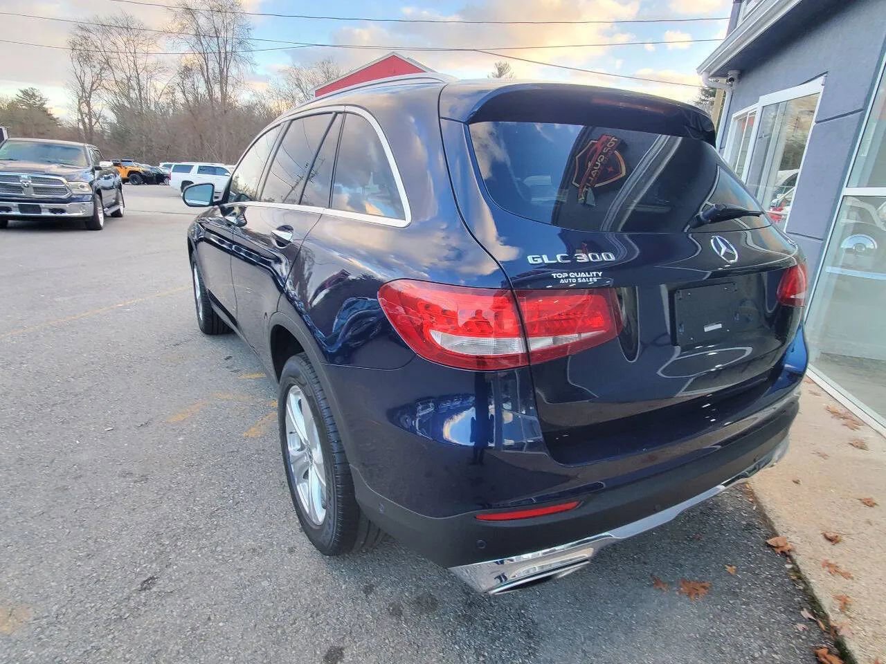 Used 2017 Mercedes-Benz GLC 300 4MATIC image 4