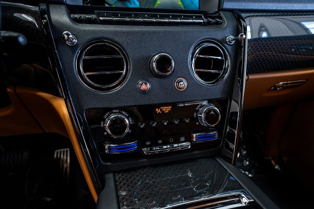 Used 2022 Rolls-Royce Cullinan Black Badge image 41