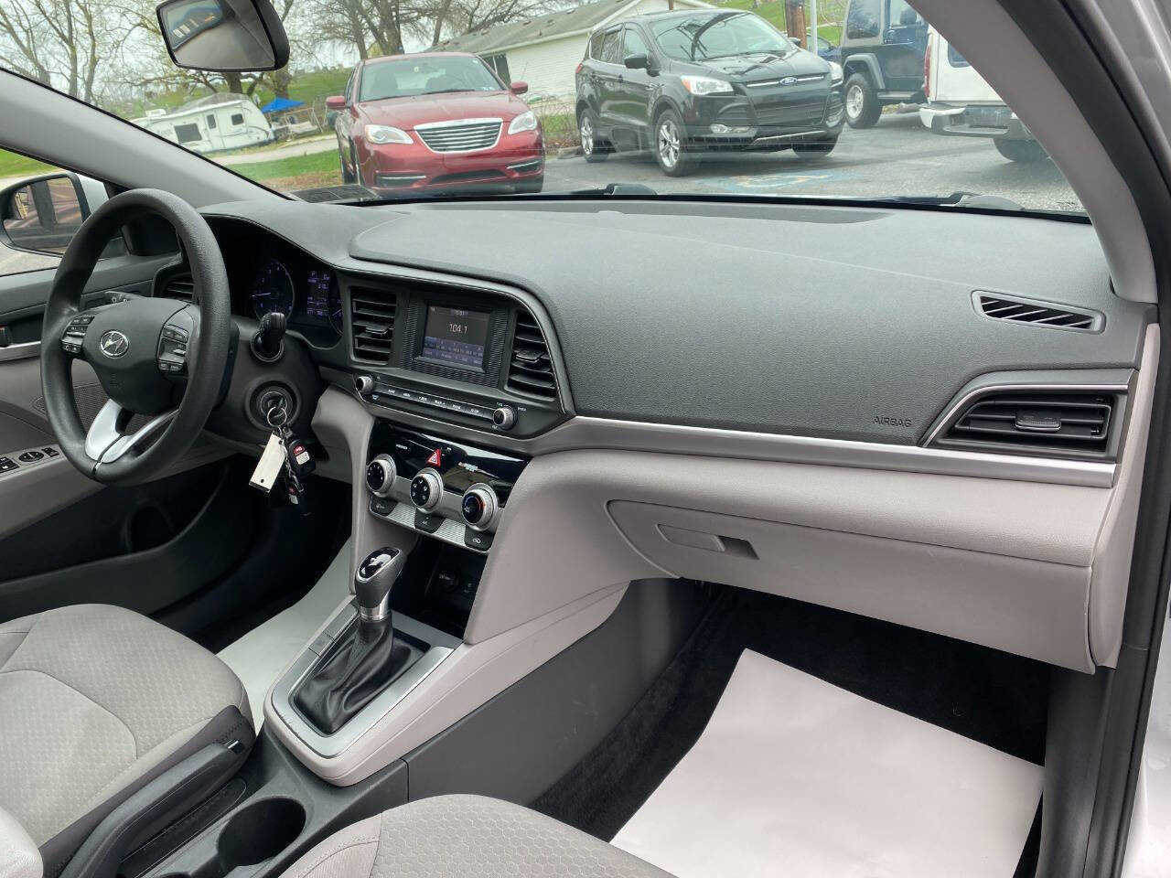 Used 2019 Hyundai Elantra SE image 29