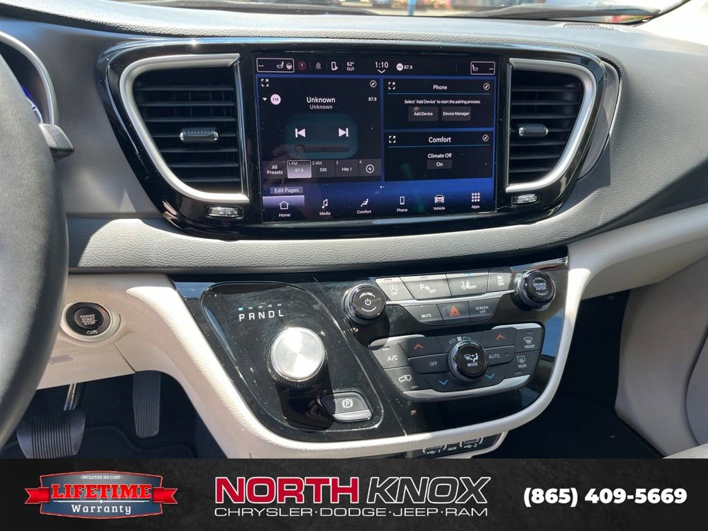 Used 2023 Chrysler Pacifica Touring-L FWD image 9