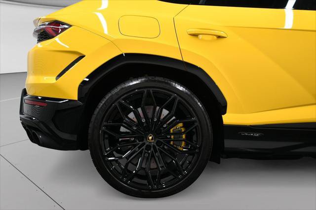 Used 2025 Lamborghini Urus SE AWD/4WD image 16