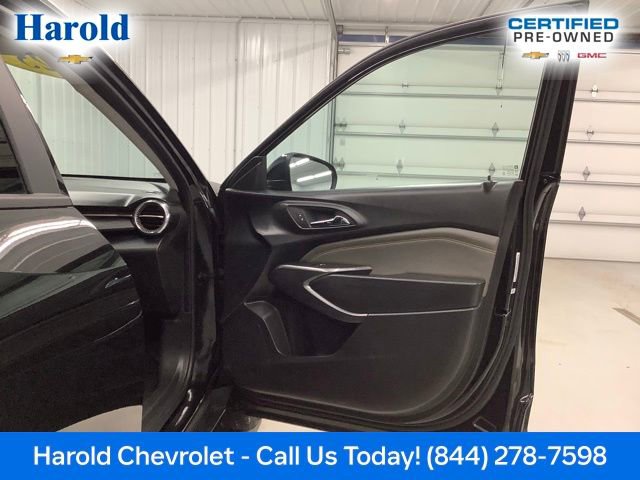 Used 2025 Chevrolet Trax ACTIV image 10