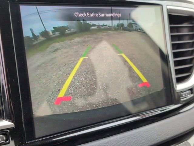 Used 2024 Chrysler Pacifica Touring-L FWD image 17