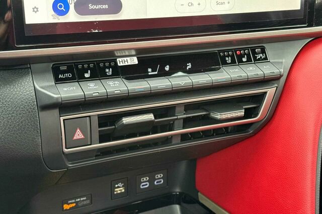 Used 2025 Toyota Camry XSE image 19