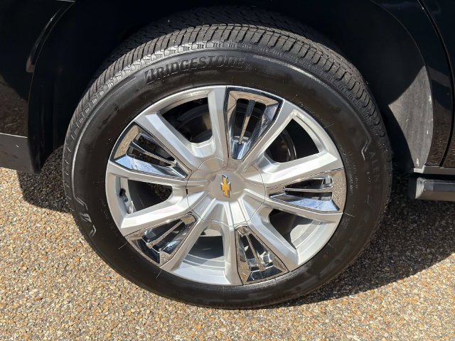 Used 2024 Chevrolet Tahoe High Country w/ Advanced Technology Package AWD/4WD image 5
