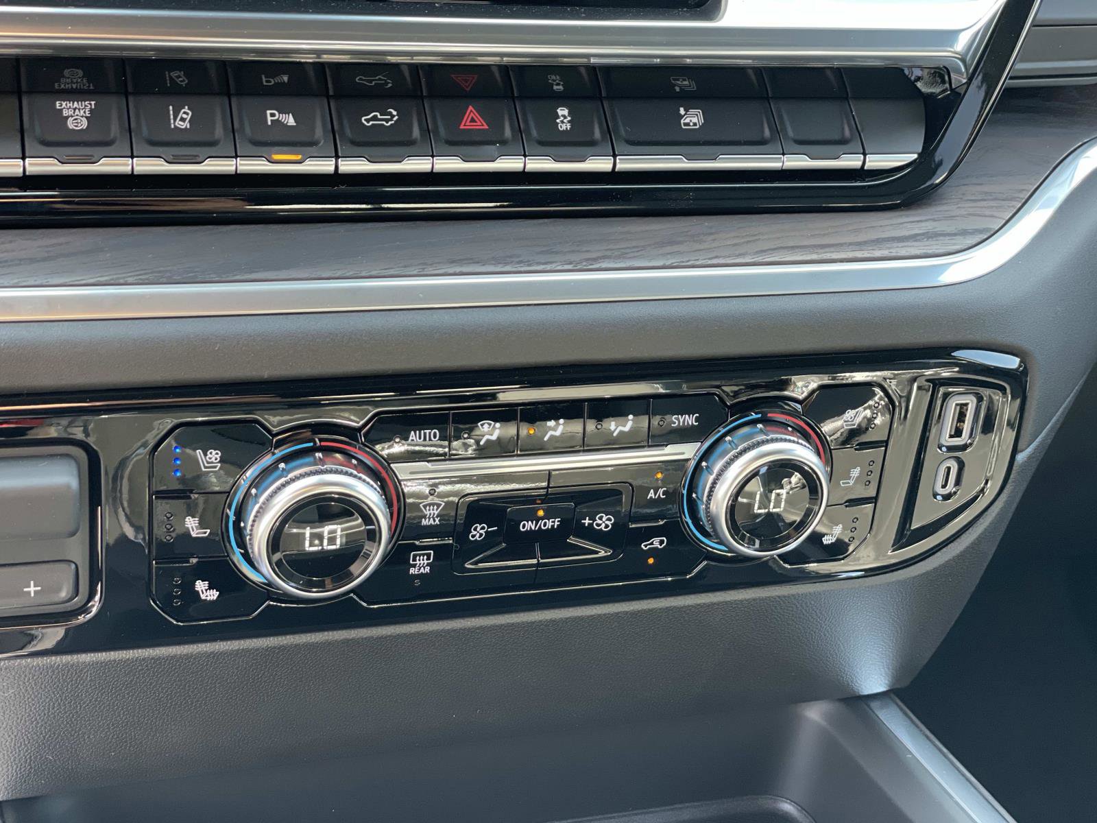 New 2025 GMC Sierra 2500 SLT w/ SLT Premium Package image 14