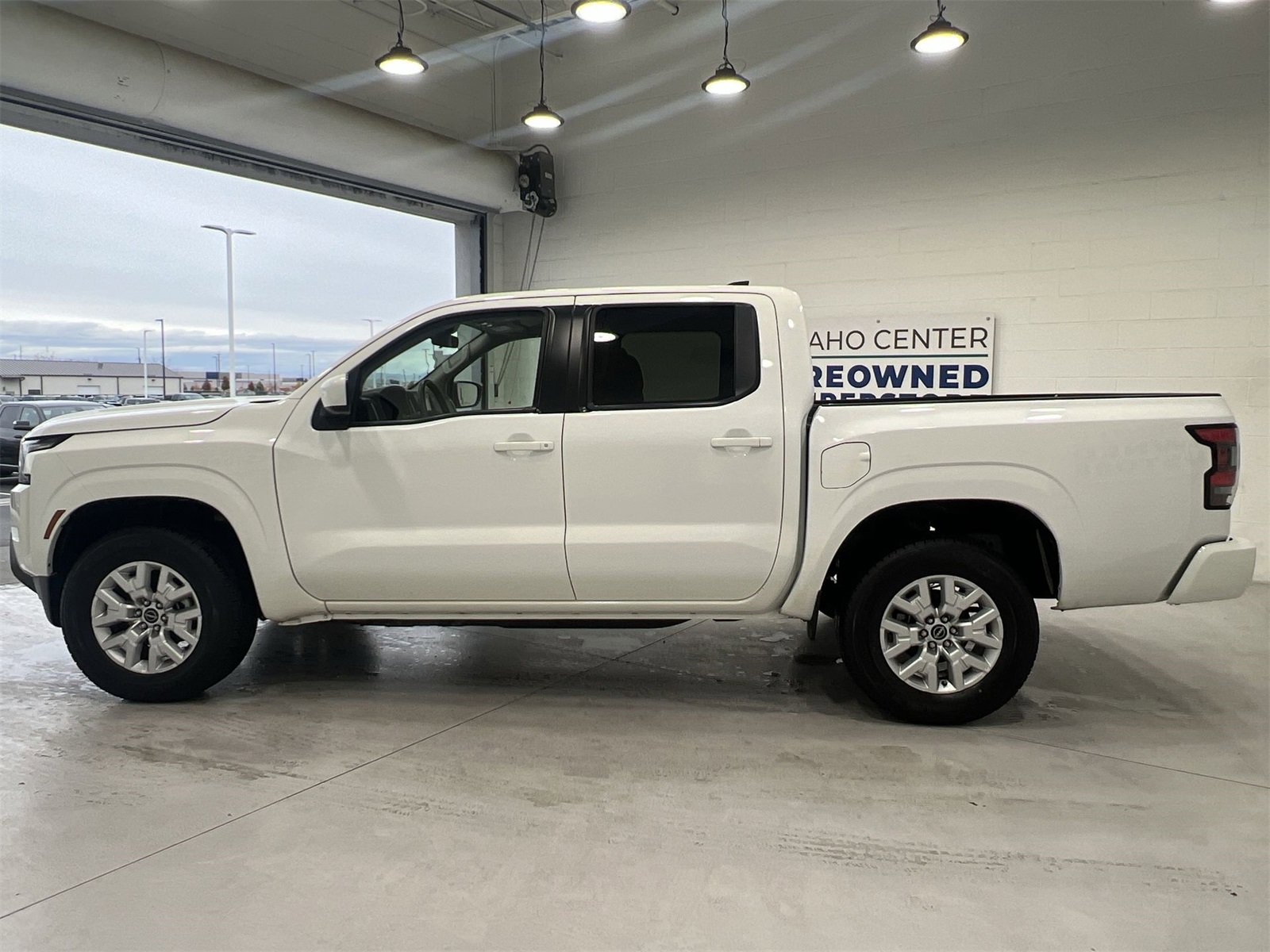 Used 2023 Nissan Frontier SV image 5