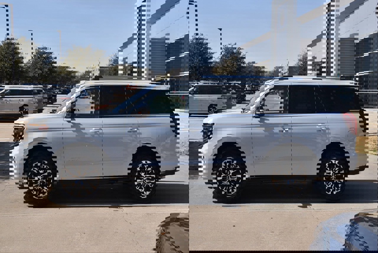 Certified 2025 Ford Expedition Platinum image 12