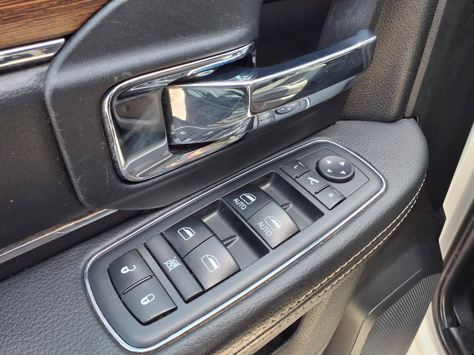 Used 2018 RAM 1500 Laramie w/ Convenience Group AWD/4WD image 17