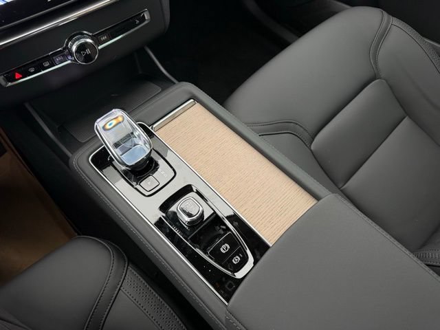 New 2026 Volvo XC90 B6 Plus w/ Protection Package Premier AWD/4WD image 22