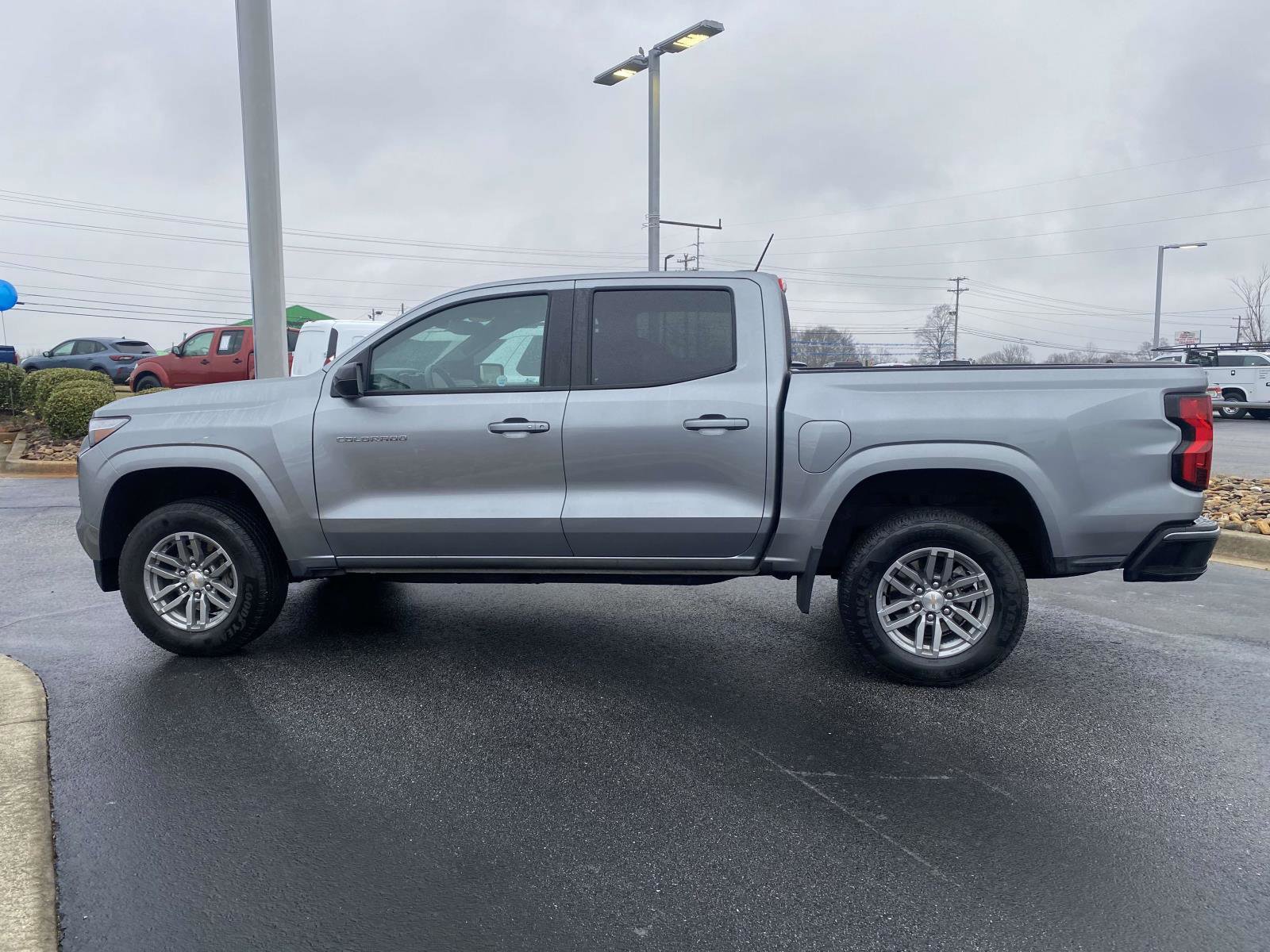 Used 2024 Chevrolet Colorado LT w/ LT Convenience Package II image 4