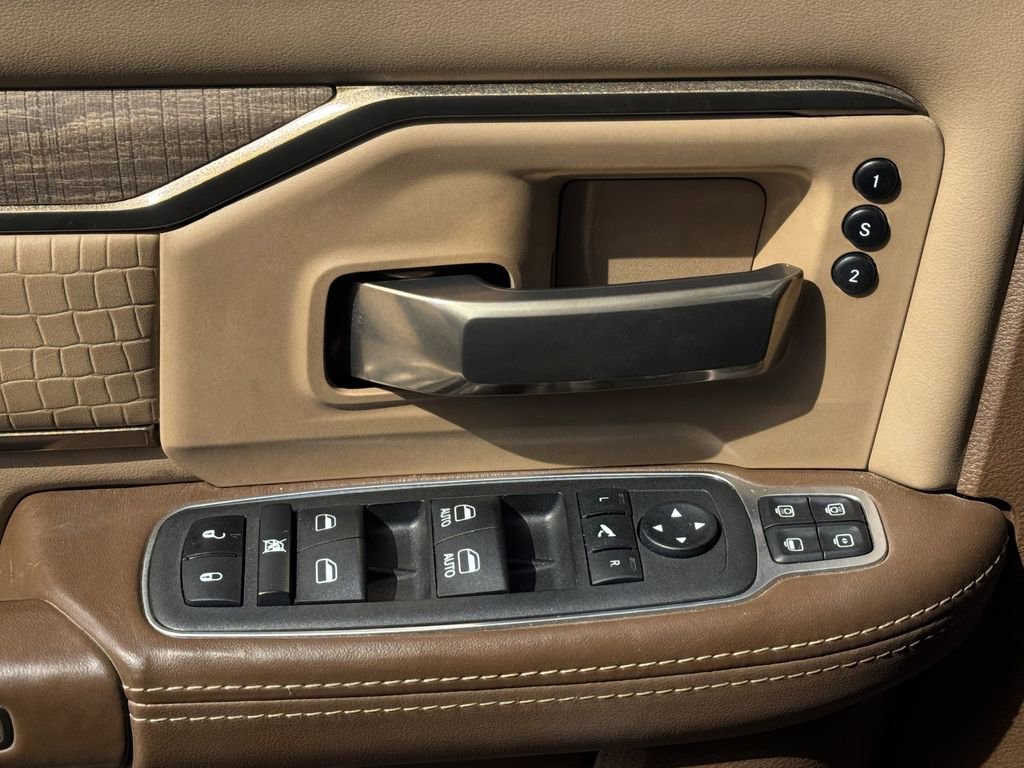 Used 2024 RAM 3500 Limited w/ Towing Technology Group image 25