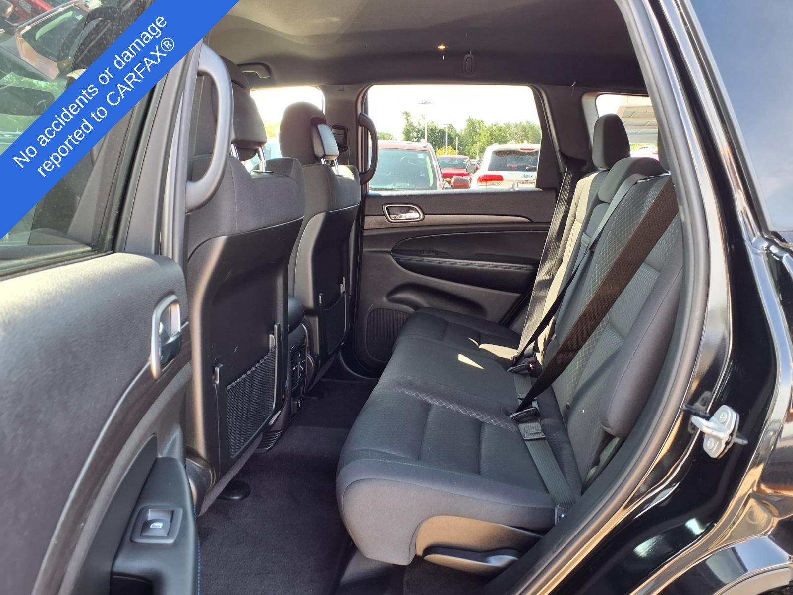 Used 2018 Jeep Grand Cherokee Laredo AWD/4WD image 12