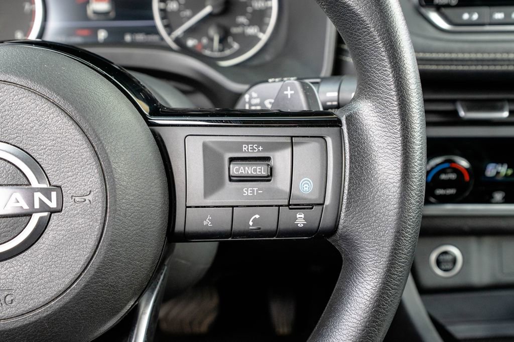 Used 2023 Nissan Rogue SV image 17