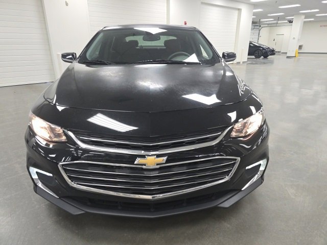 Used 2018 Chevrolet Malibu LT w/ Leather Package image 2
