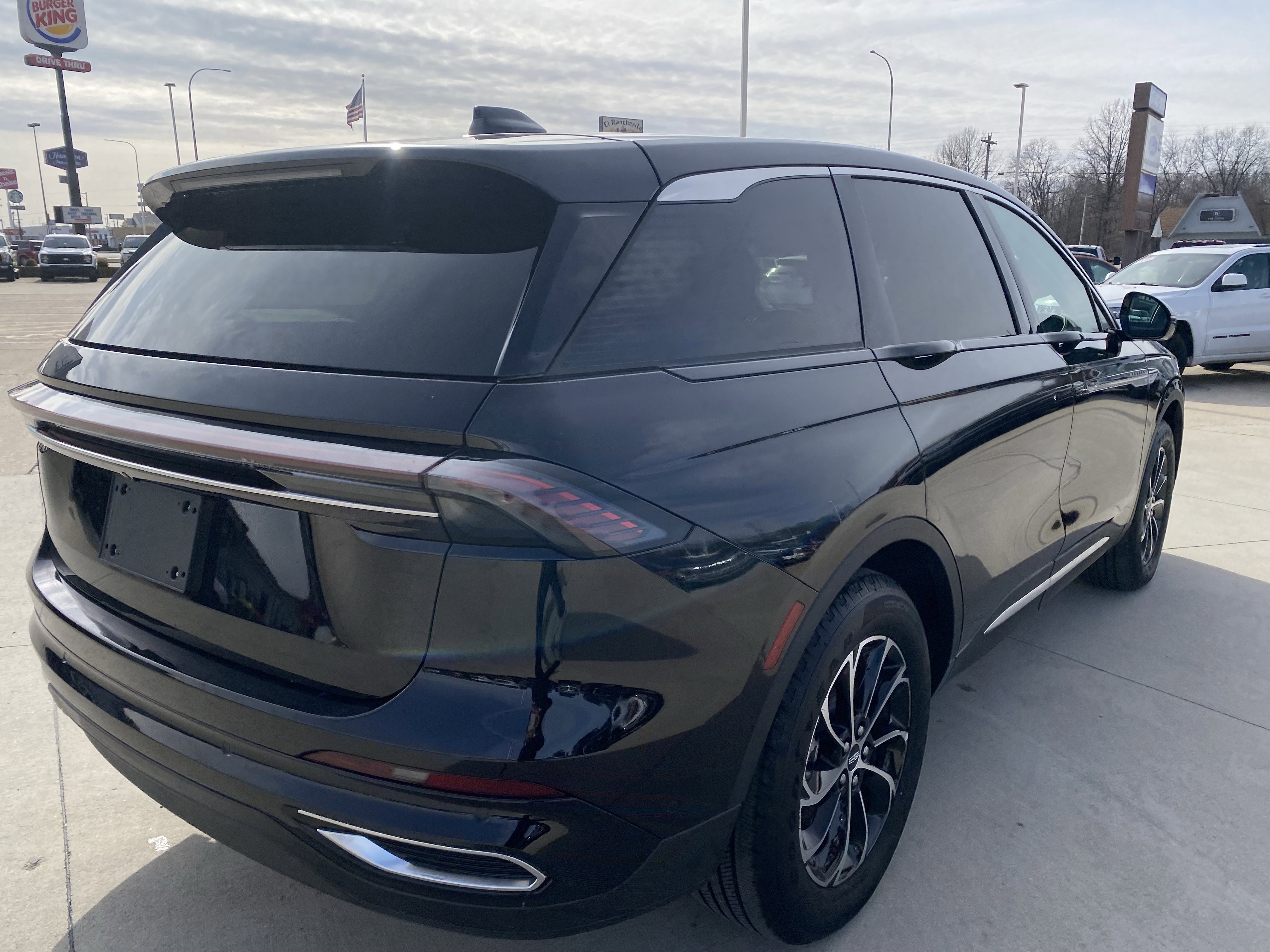 Used 2024 Lincoln Nautilus Premier w/ Equipment Group 102A AWD/4WD image 6