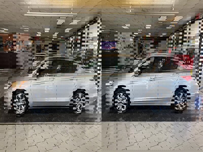 Used 2012 Honda Accord EX-L image 2