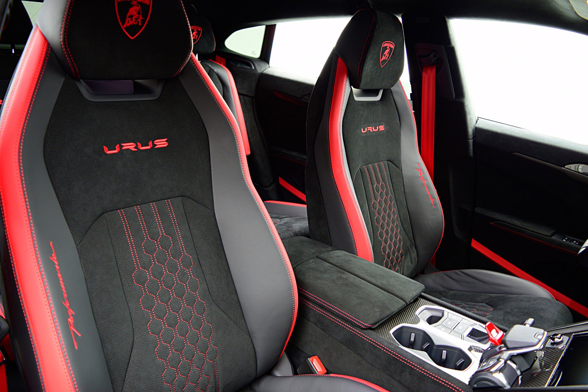 Used 2024 Lamborghini Urus Performante image 38