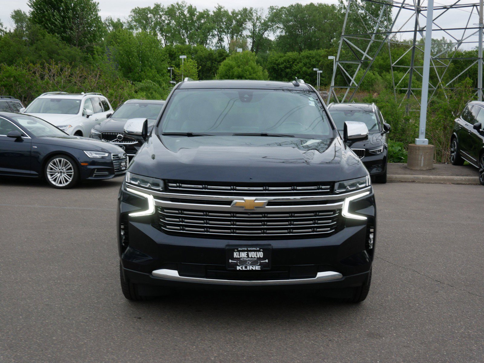 Used 2021 Chevrolet Tahoe Premier w/ Premium Package AWD/4WD image 2