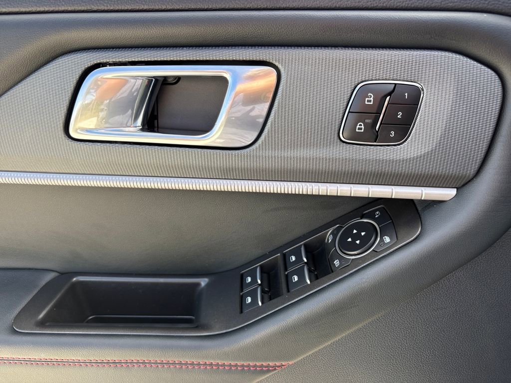 Used 2025 Ford Explorer ST image 16