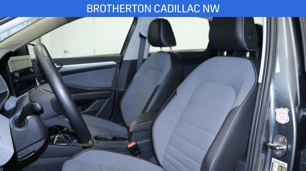 Used 2025 Volkswagen Jetta SE image 21
