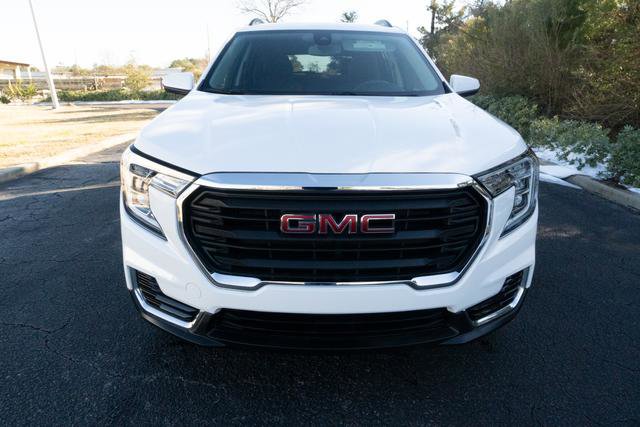 Used 2024 GMC Terrain SLE w/ Driver Convenience Package image 8