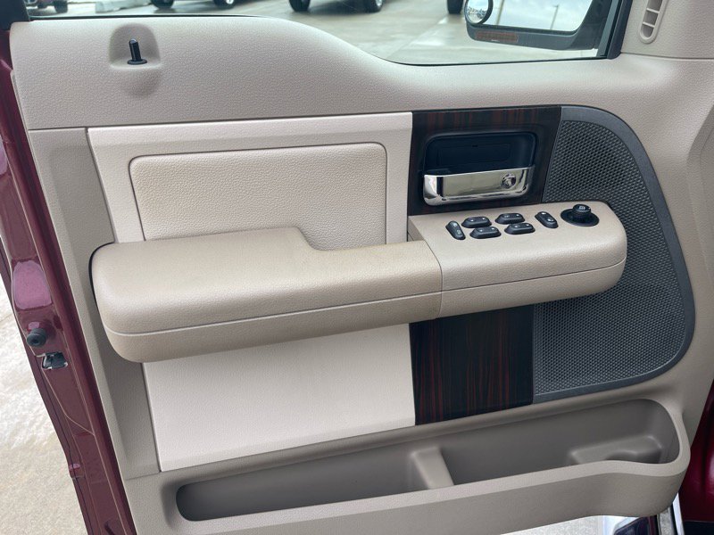 Used 2006 Lincoln Mark LT 4x4 image 31