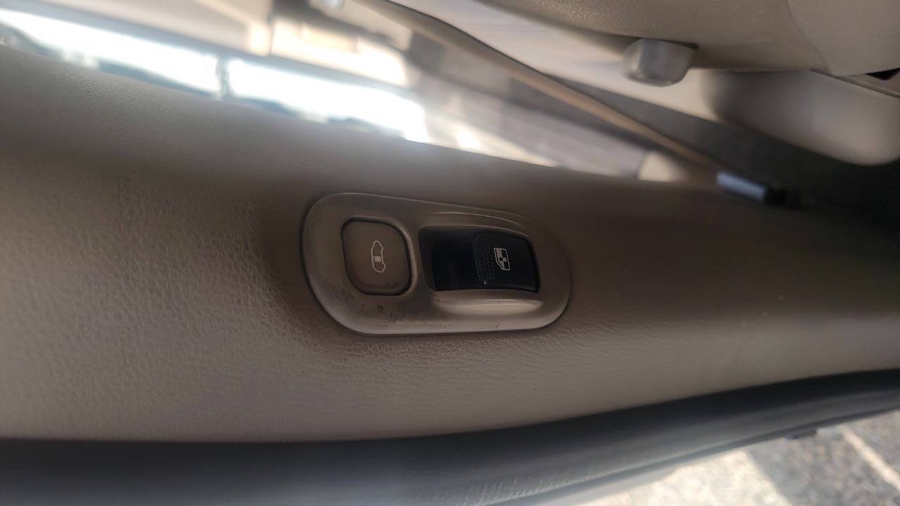 Used 2012 Kia Sedona EX w/ Luxury Pkg FWD image 31