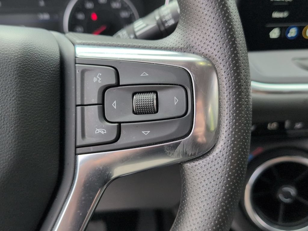 Used 2025 Chevrolet Blazer LT FWD image 21
