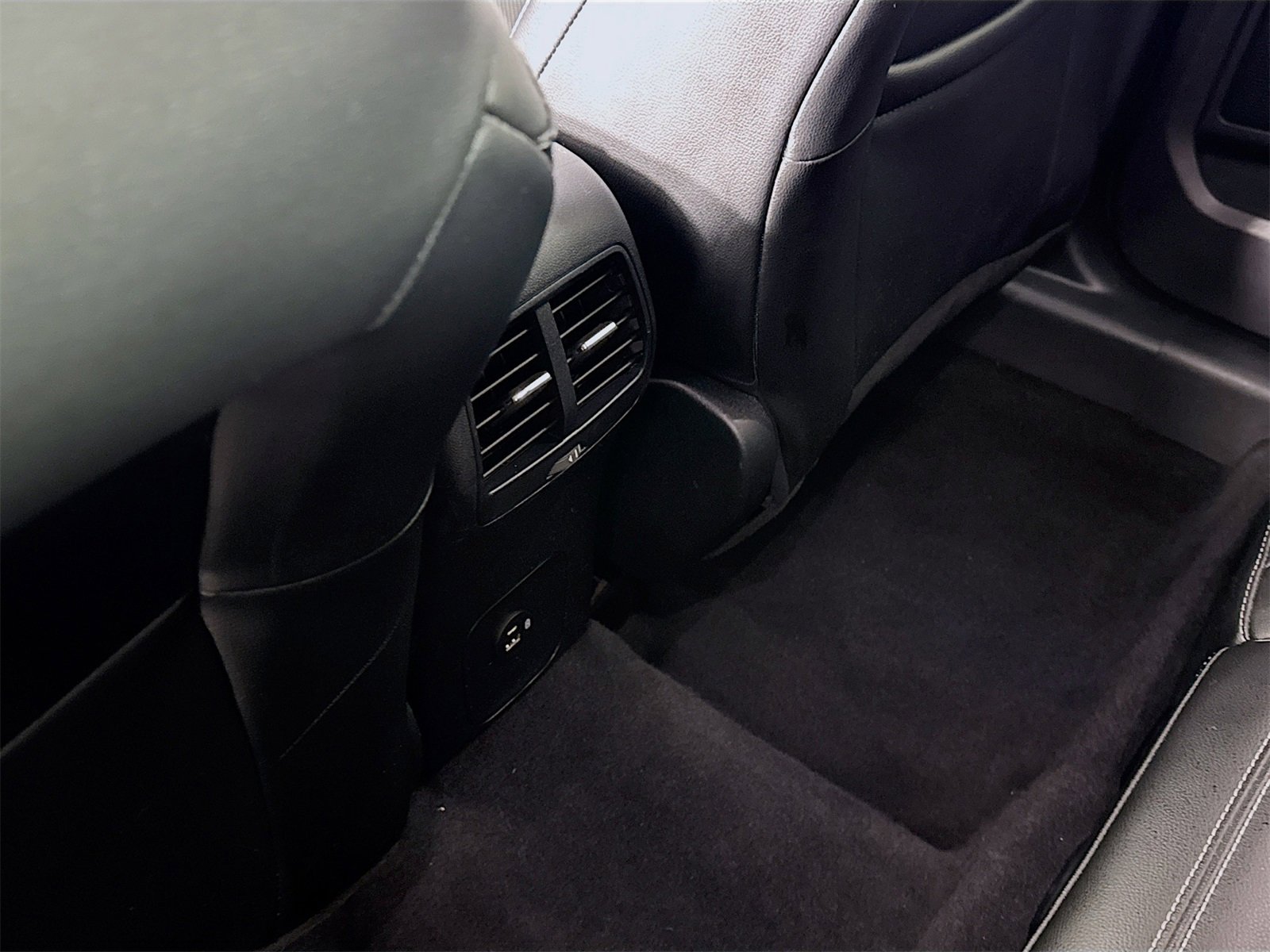 Used 2020 Ford Escape Titanium image 22