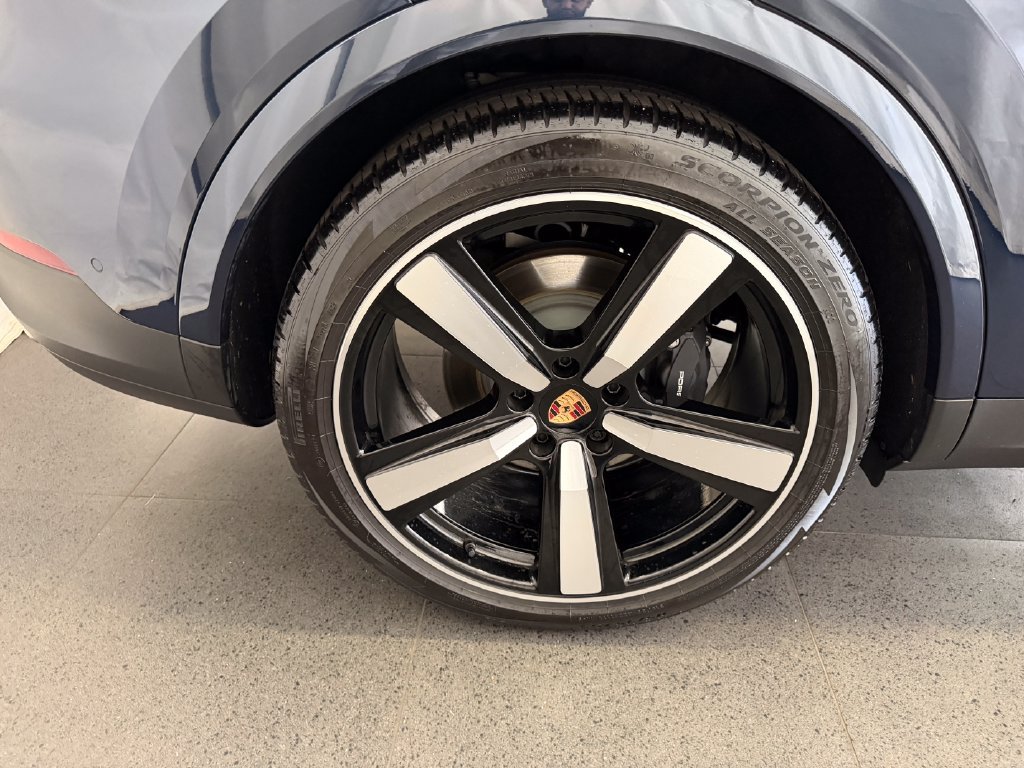 Certified 2026 Porsche Cayenne Coupe AWD/4WD image 12