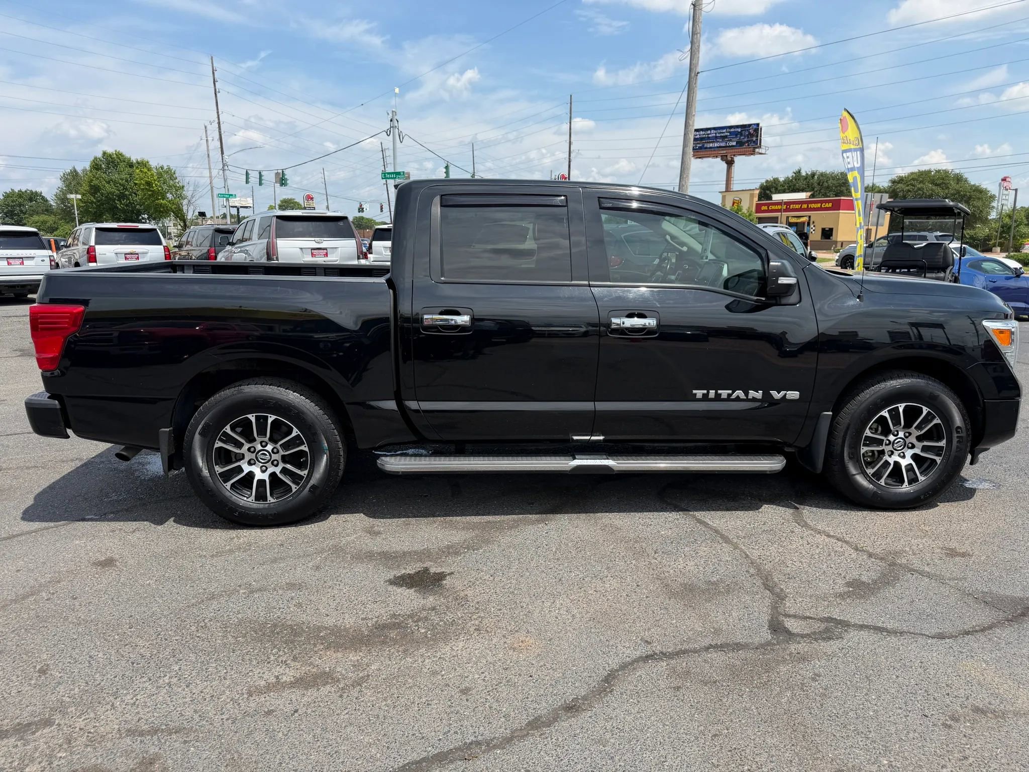 Used 2020 Nissan Titan SV w/ SV Convenience Package RWD image 16