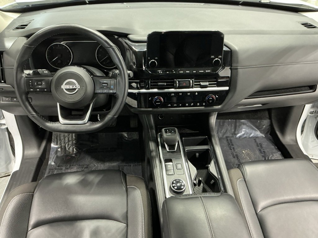 Used 2025 Nissan Pathfinder SL image 18