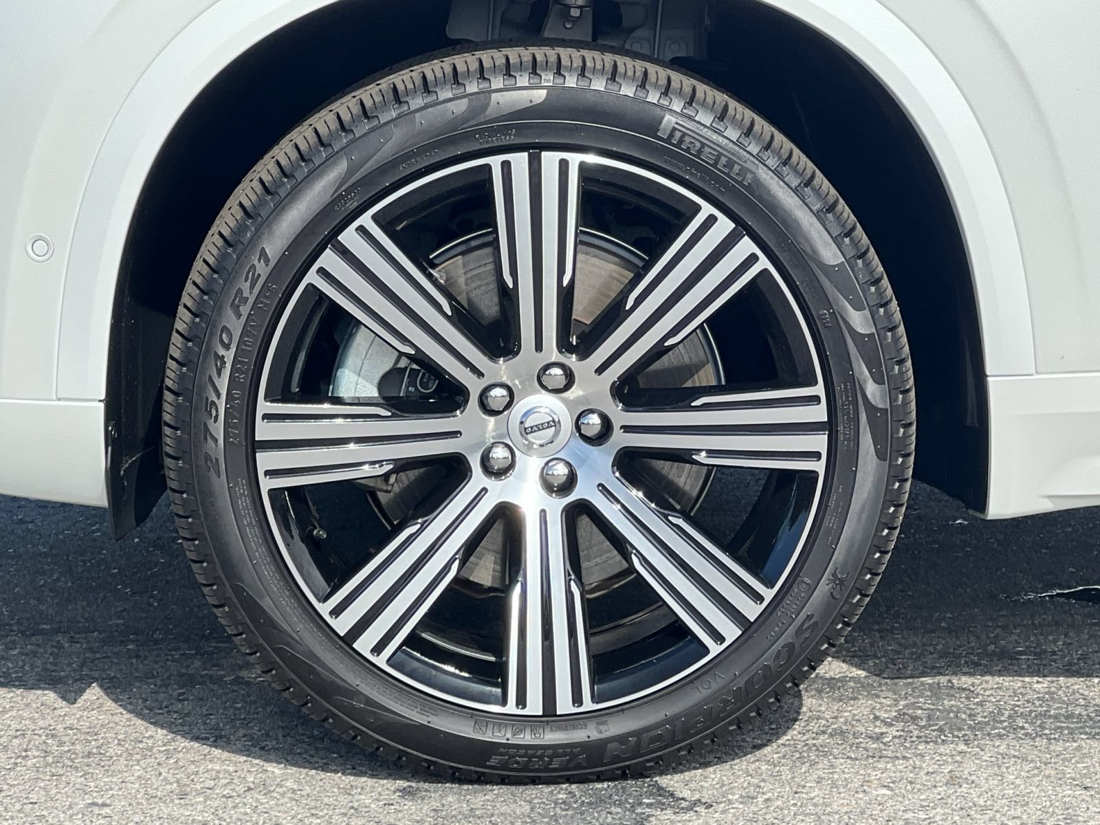 Certified 2025 Volvo XC90 T8 Ultra w/ Protection Package Premier AWD/4WD image 32