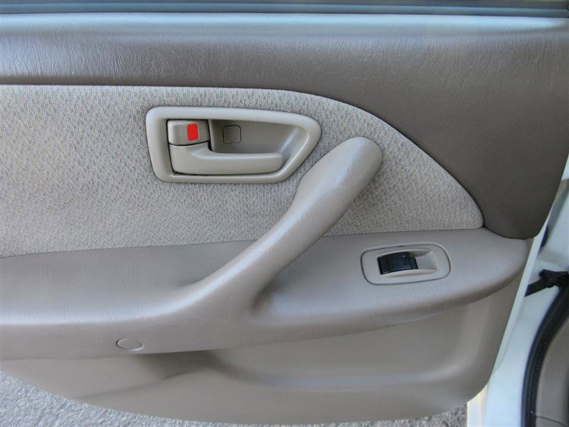 Used 2000 Toyota Camry LE image 18