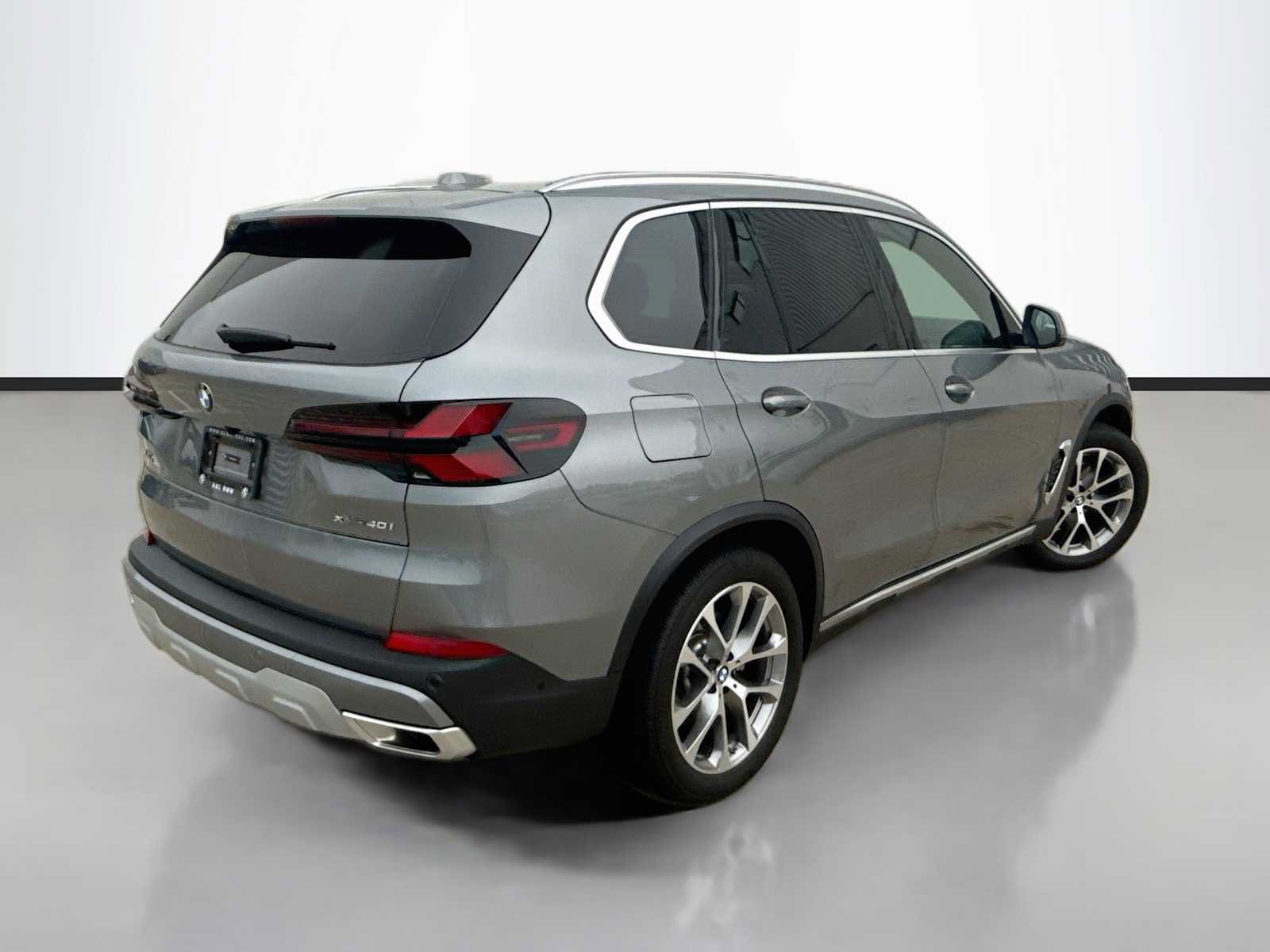Used 2026 BMW X5 xDrive40i AWD/4WD image 3