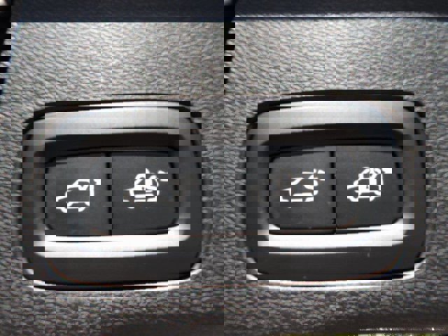 Certified 2023 Volvo XC60 T8 Ultimate w/ Climate Package image 25